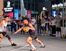 开云平台-精彩篮球对决再掀热度，粉丝狂欢不断