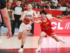 开云体育-京城篮球对抗赛再掀狂潮，球迷热情高涨