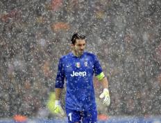 开云官方app入口-黑马啸银石！哈斯上演惊天逆袭横扫雷诺，拉塞尔一骑绝尘统治全场