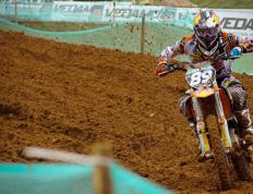 开云体育下载-瑞典队团体赛完胜日本队，马龙单打统治全场—乒乓赛场上的双重震撼