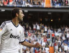 开云下载-平行时空的交汇，绿衫军的铁血与孤星的璀璨