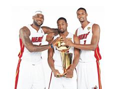 开云体育在线-一束光，两种底色，卡拉斯科点燃的足球夜晚