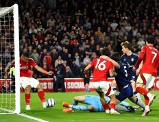 开云体育官方网站-曼联遭遇莱切斯特惨败，吞下联赛首败