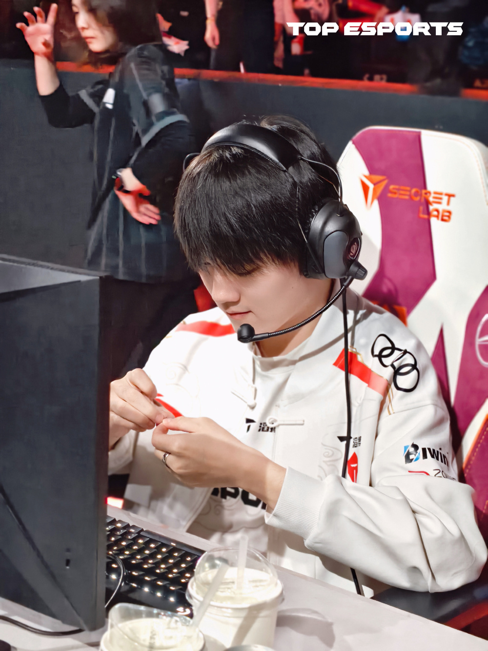 开云体育app-HLE碾压WBG,Kanavi拿下关键大龙鏖战多局成都决赛之夜,引爆全场热议