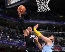 开云下载-灰熊力克开拓者,莫兰特砍下40分