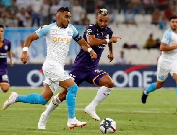 开云体育-斯特拉斯堡足球俱乐部攻守兼备,成为黑马球队